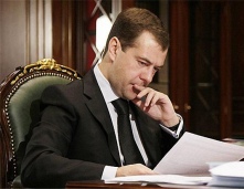 Король азарта молится на Медведева