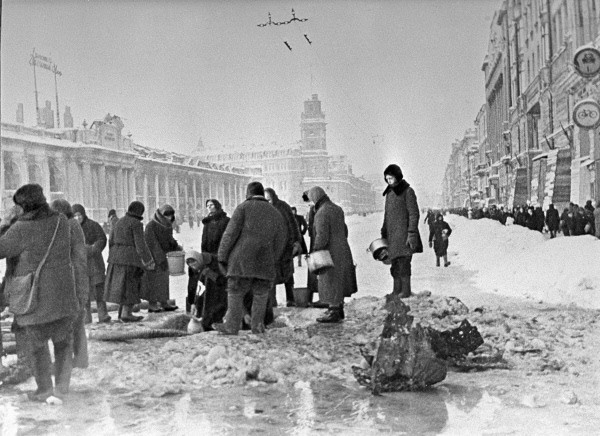 Архивному комитету Санкт-Петербурга получил более 5 тыс. оцифрованных архивных дел об эвакуации из блокадного Ленинграда