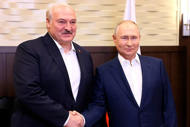 Белоруссия не стала жадничать: Лукашенко поручил поделиться куриной продукцией с РФ