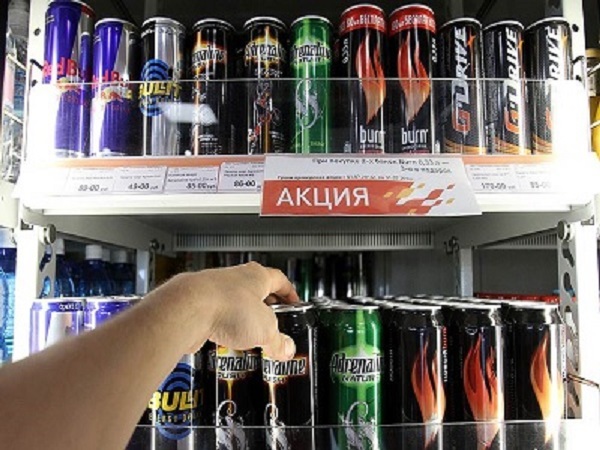 Медики предупредили об опасности кофе и энергетиков для детей