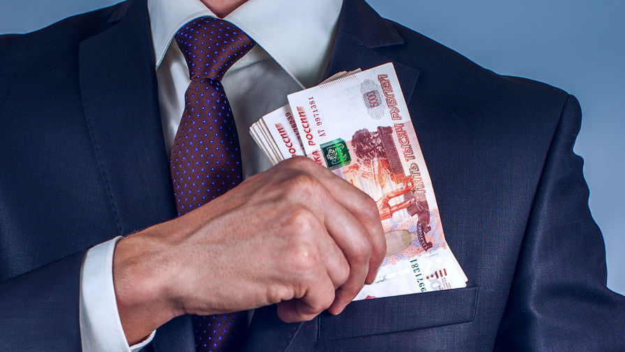 Повышение заплат петербургским чиновникам на 8% в Смольном объяснили 