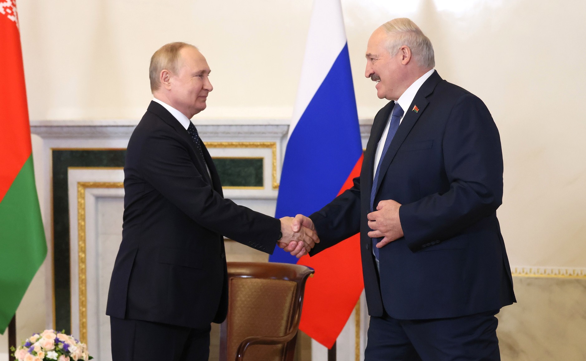 Путин и Лукашенко посетили многофункциональный комплекс 