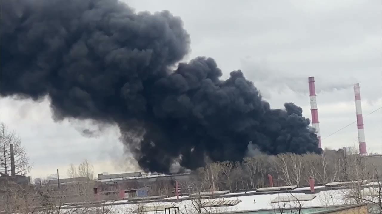 Крупный пожар произошел в промзоне Екатеринбурга