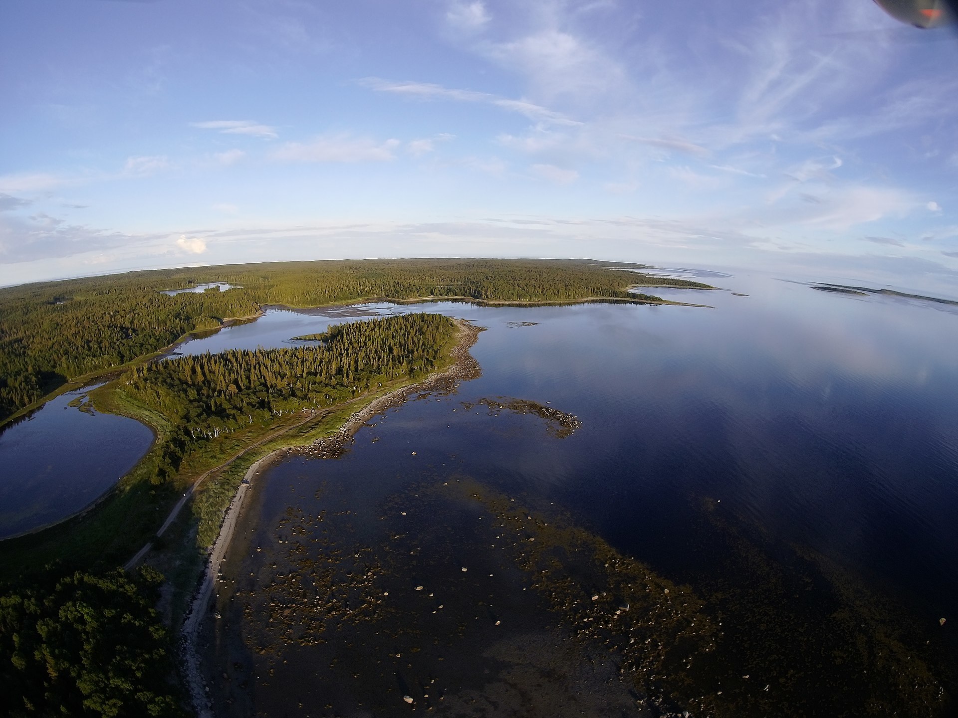 На Большом Соловецком острове в 2024 году появится экотропа вокруг Святого озера