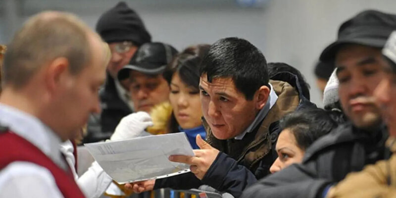 С седьмого января в России будут ужесточены условия принятия на работу мигрантов