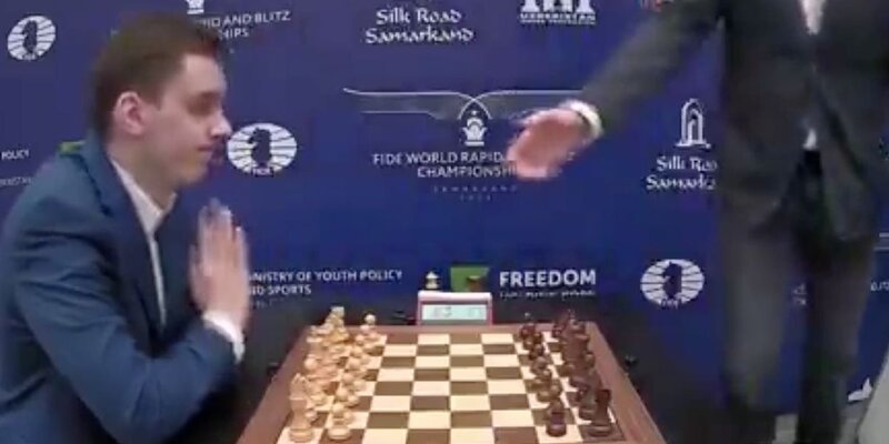 Кадры, как польский шахматист отказывается пожимать руку российскому коллеге, стали вирусными