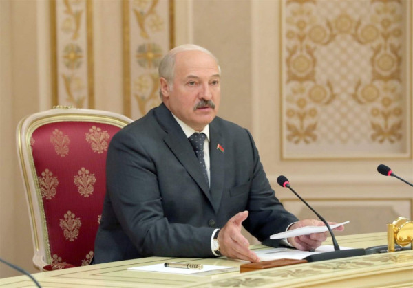 Лукашенко призывает полностью отказаться от импортной косметики