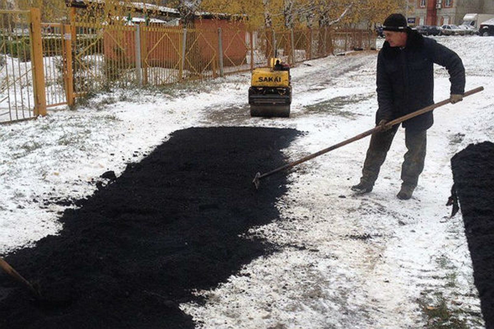 Дорожные службы Петербурга кладут асфальт прямо в снег – СМИ