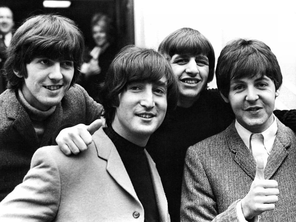 Новая песня The Beatles возглавила британские топ-чарты