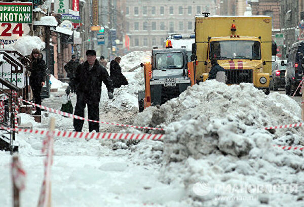 Антон Токарев рассказал о проблемах петербуржцев из-за неубранного снега