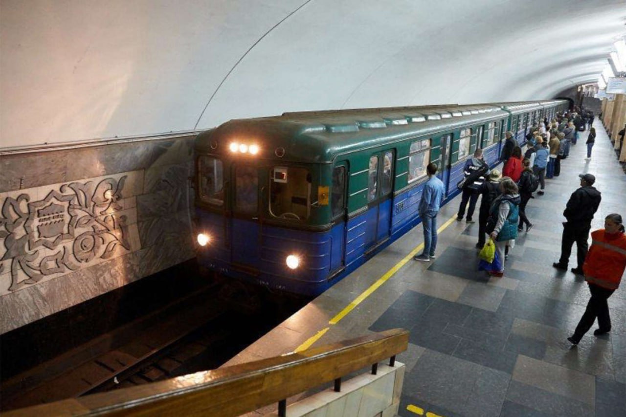 После ночных взрывов в Харькове остановило работу метро