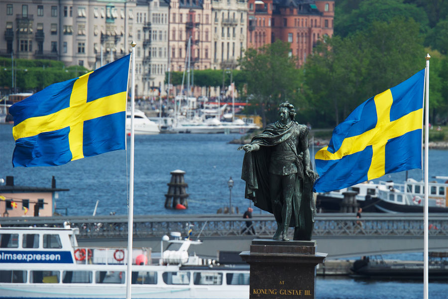 Швеция отказалась размещать постоянные базы НАТО