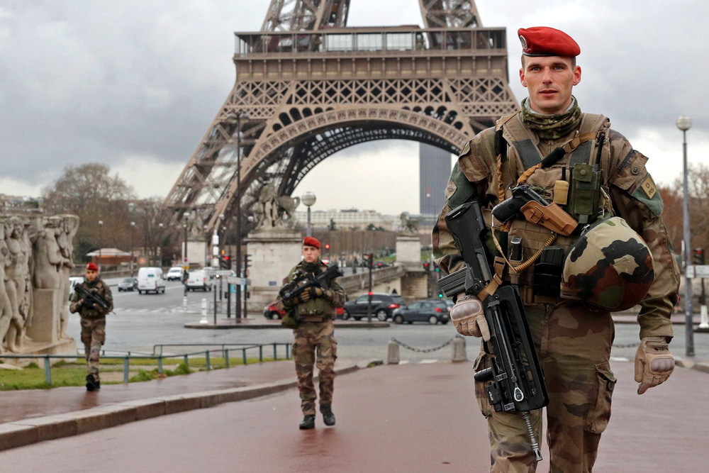 Вступление Украины в НАТО приведет к разорению Европы, считает французский депутат