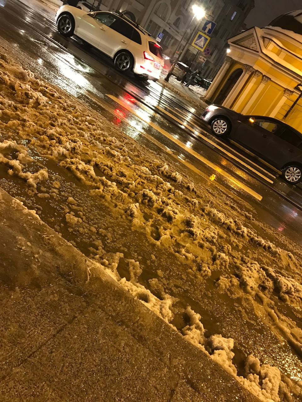 Улицы праздничного Петербурга превратились в жидкое месиво из снега и льда. 10278.jpeg