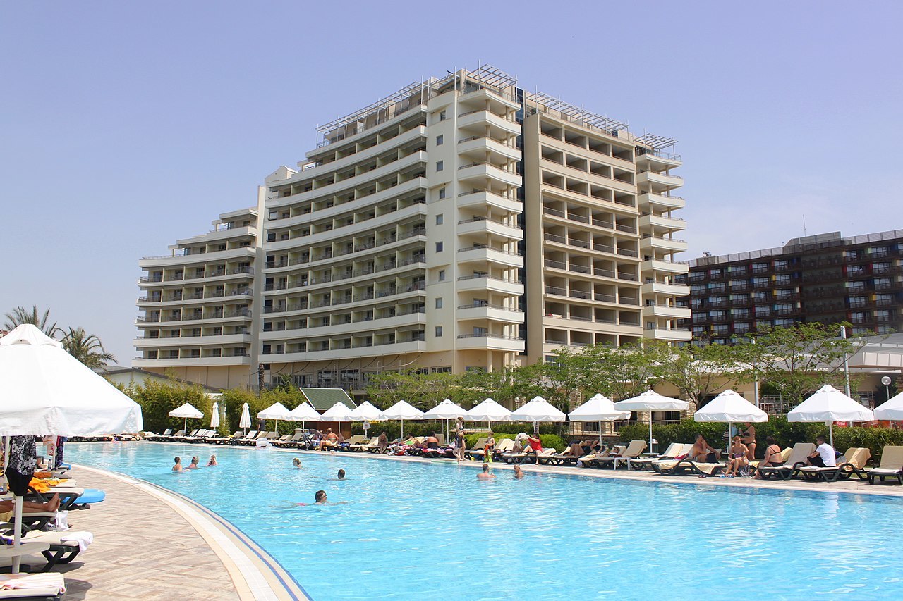 В Турции проверят отель, взявший с туриста 120 евро из-за национальности