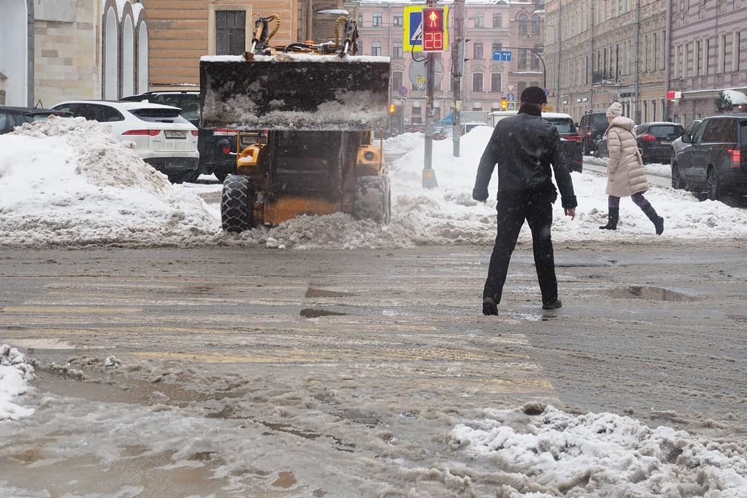 Число ДТП в Петербурге увеличилось из-за сугробов на обочинах дорог