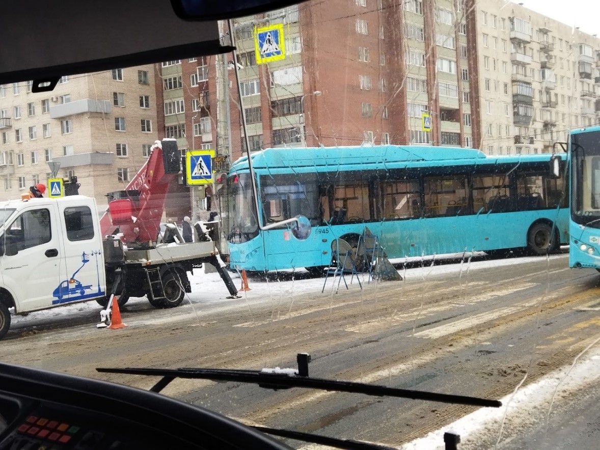 В Петербурге фиксируют рост ДТП на неубранных после снегопада дорогах. 11314.jpeg