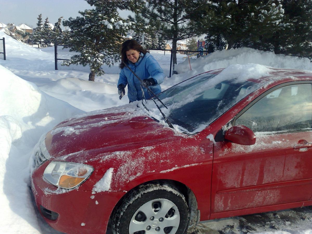Автоэксперт Кадаков нашел оптимальное время для прогрева автомобиля зимой