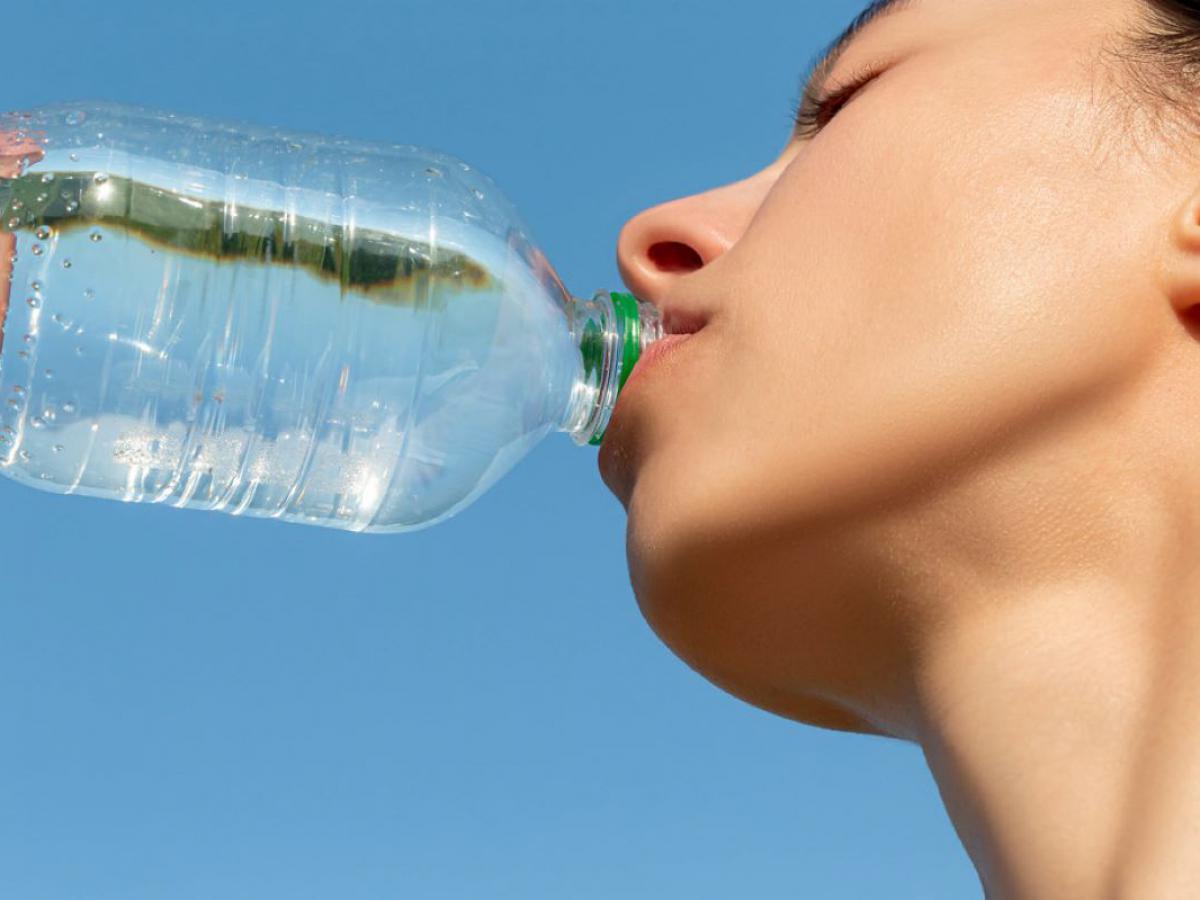 Daily Mail: при отказе от алкоголя нужно пить достаточное количество воды