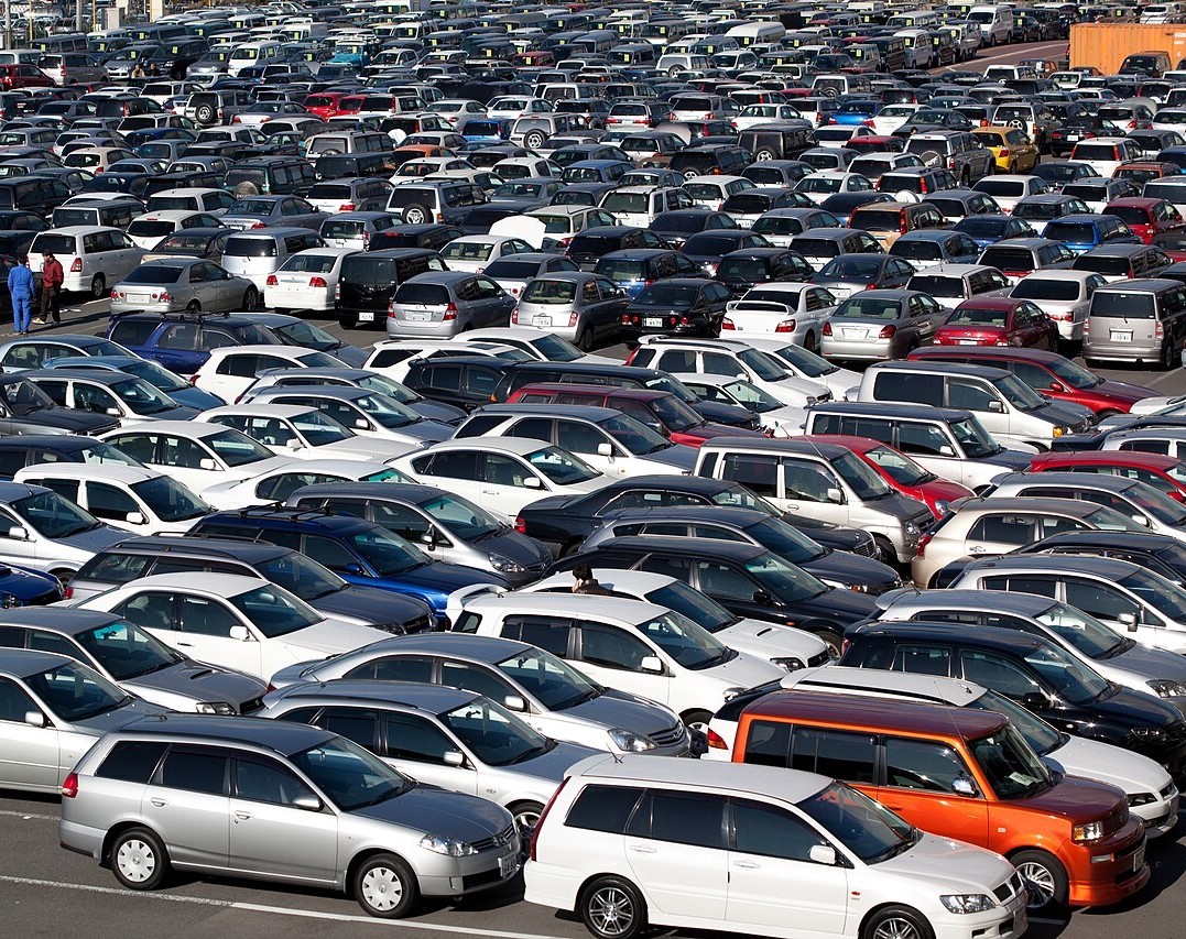 На российском рынке подержанных автомобилей заметно снизился спрос