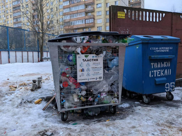 Горы мусора продолжают лежать: горожане жалуются на невывоз отходов. 10339.jpeg