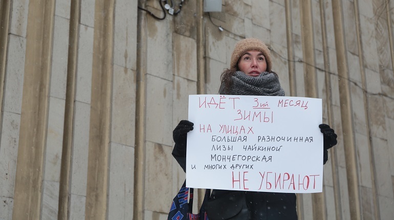 Комсомольцы вышли на пикет к метро