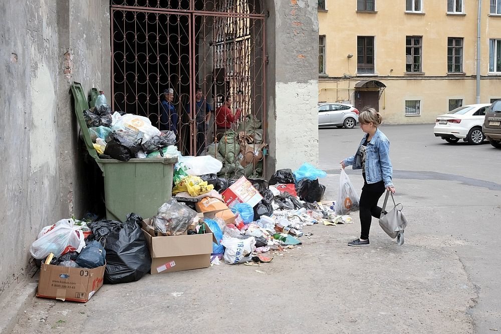 Петербургский мусор продолжают вывозить на закрытые полигоны в Ленобласти