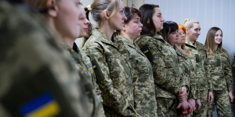 Наконец-то одели: женщины-военнослужащие ВСУ впервые получили свою форму