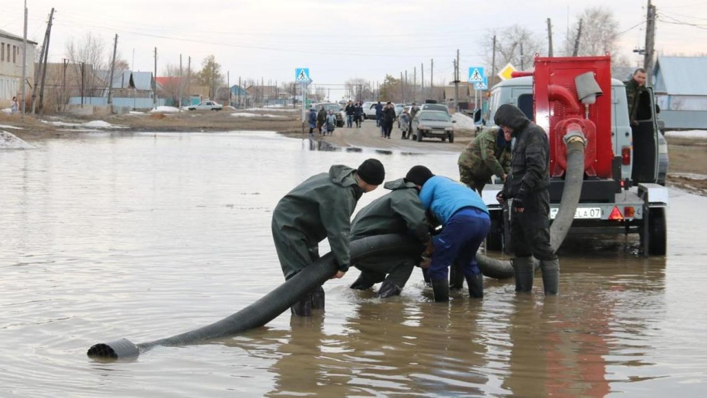 Чрезвычайные ситуации местного масштаба действуют в 10-ти областях Казахстана из-за паводков
