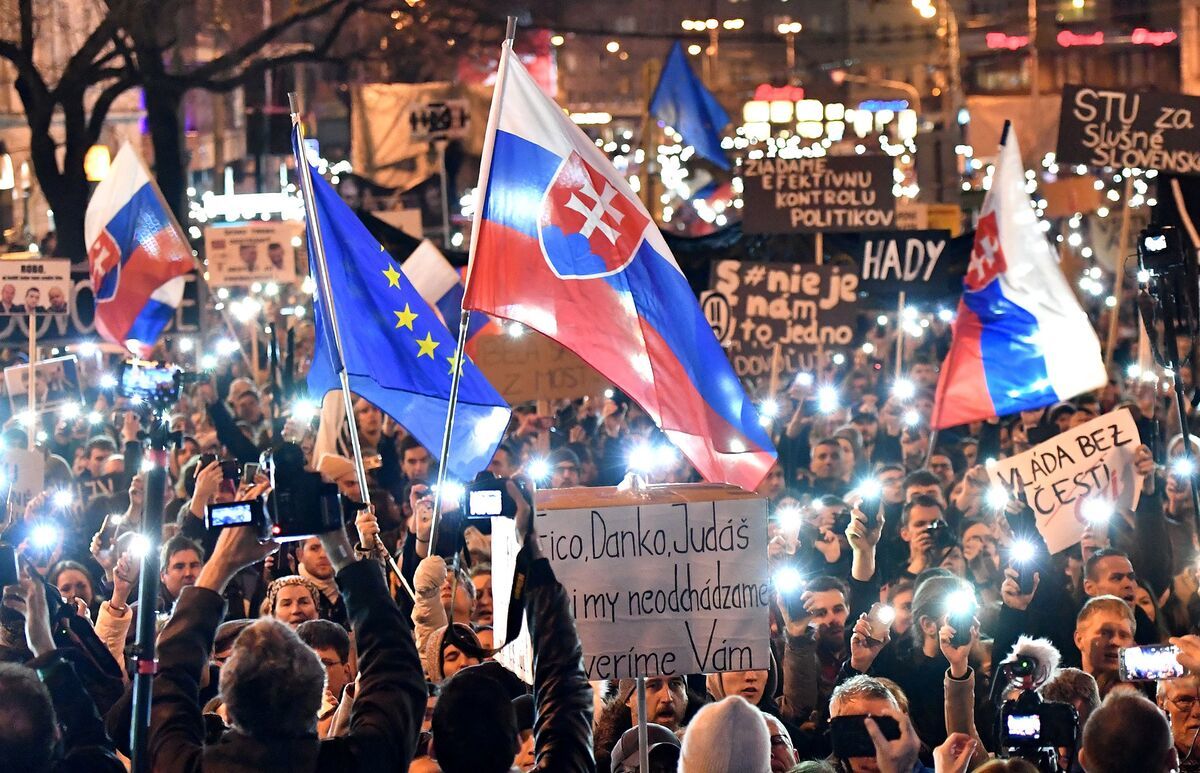 В Братиславе 30 тыс. протестующих вышли на улицы