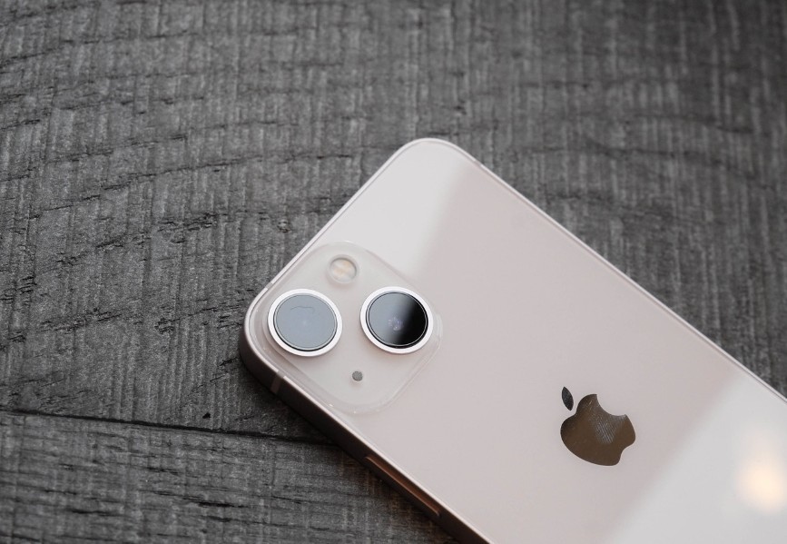 Компания Apple получила патент на боковой сенсорный дисплей для iPhone