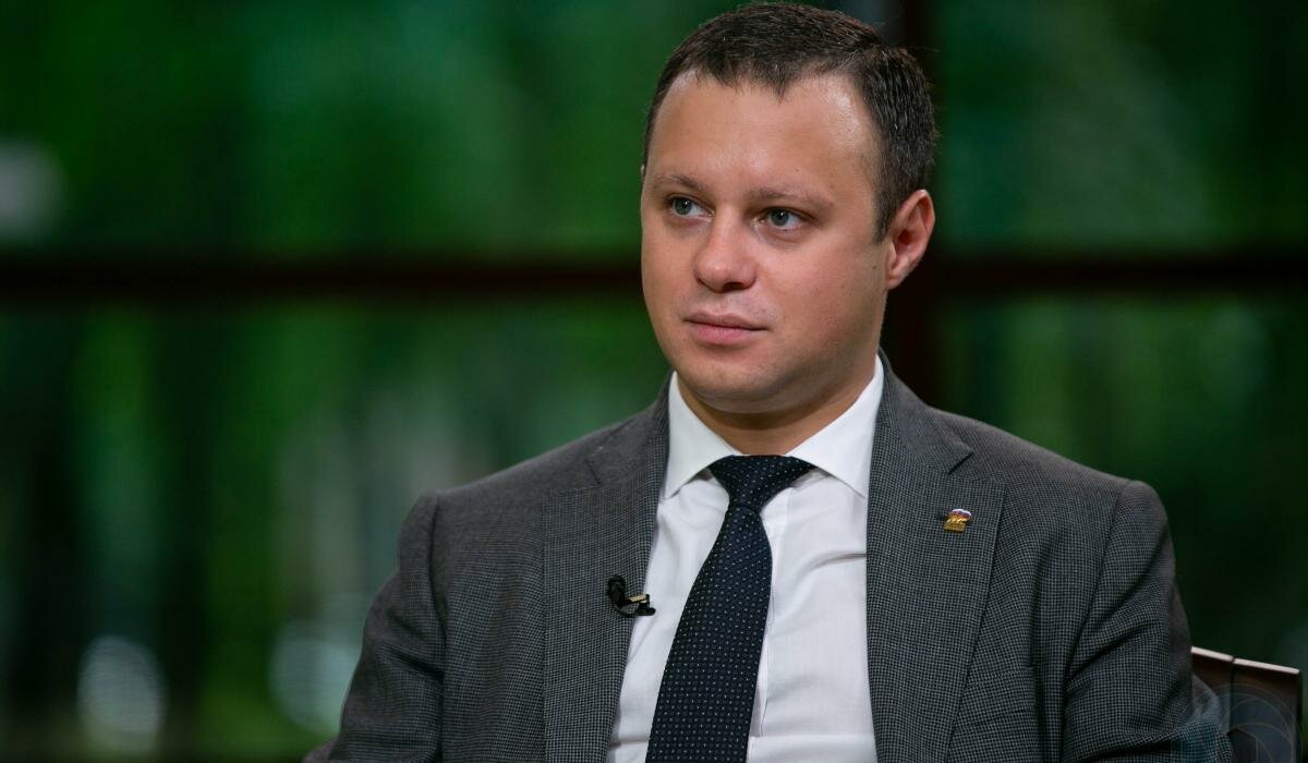 Четырбок против листовок: петербургский депутат ЗакС не выдержал критики горожан