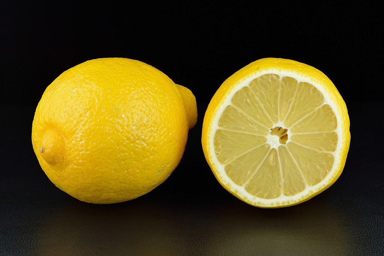 На аукционе в Англии был продан уникальный лимон возрастом 285 лет за $1780
