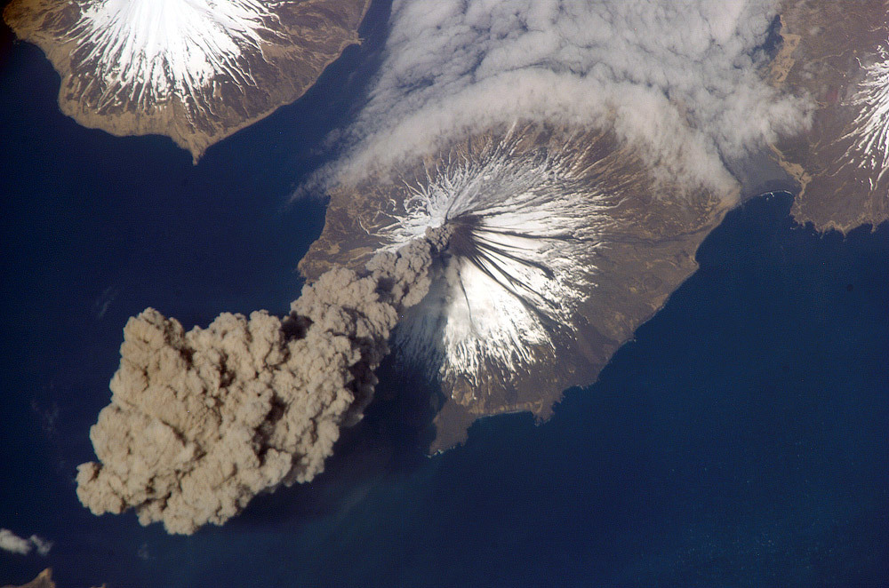 Российскую нейросеть научили предсказывать распространение опасного вулканического пепла
