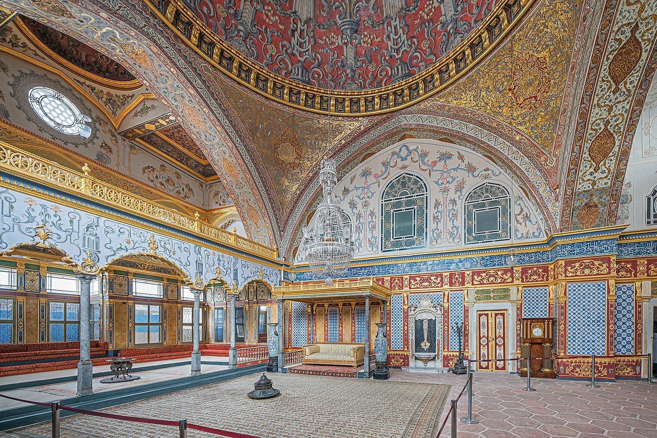 АТОР предупреждает туристов о предстоящем подорожании билетов во дворцы-музеи Стамбула