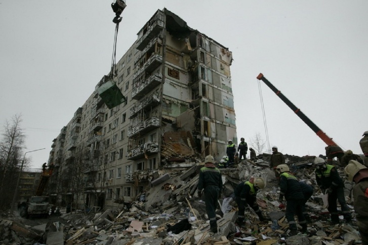 Глава Минстроя назвал причину обрушения дома в Астрахани