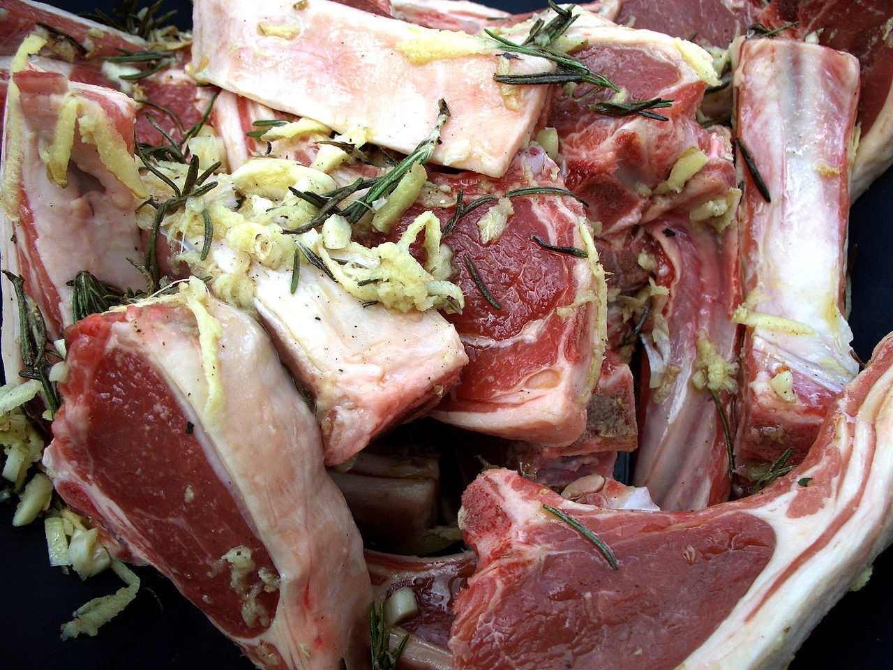 Италия стала первой страной в ЕС, где было принято решение о запрете производства искусственного мяса
