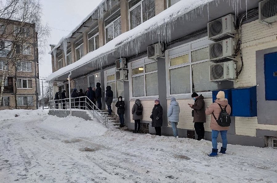 Огромные очереди пациентов в поликлиниках Петербурга вызваны 