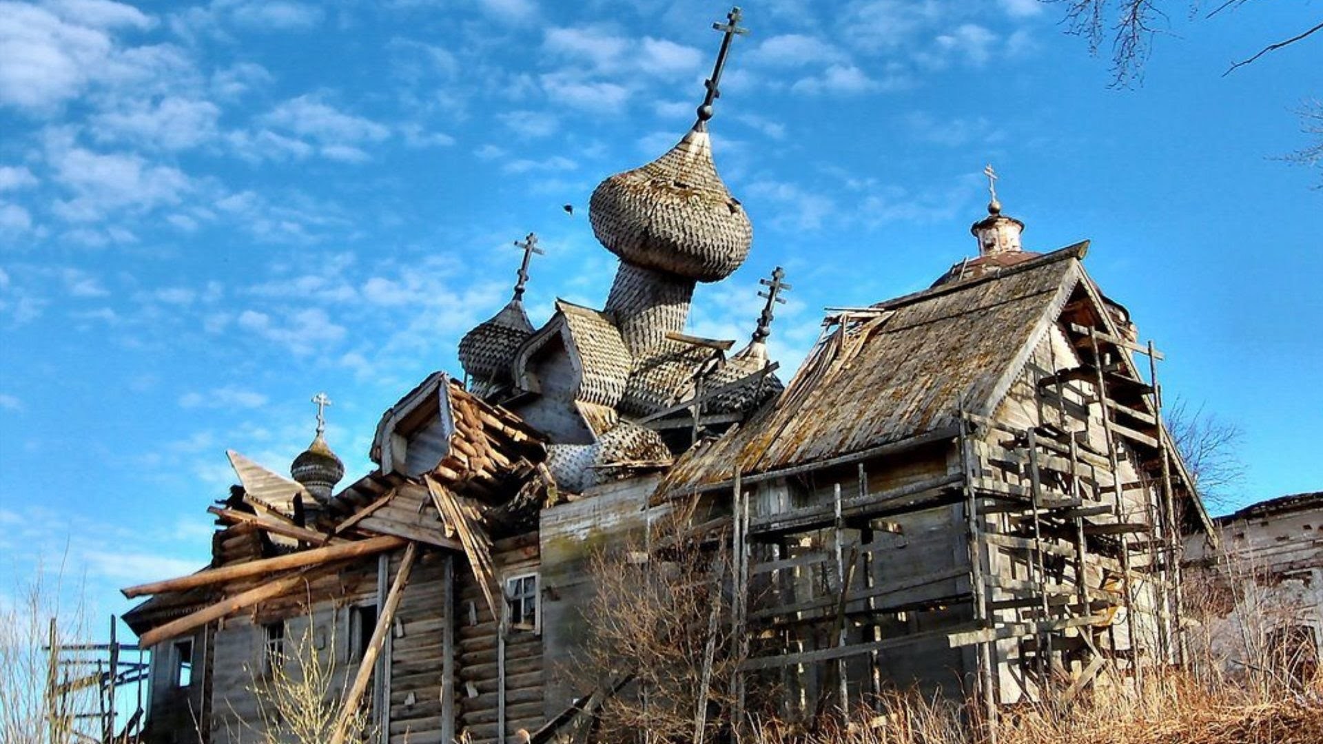 На новое место и под защитный павильон перенесут древнейший деревянный храм России