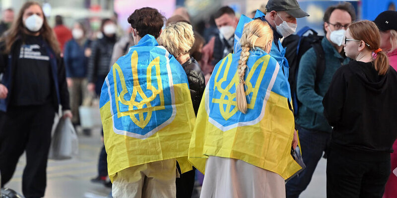 Украинские беженцы стали разменной монетой: США собирается сократить их количество в обмен на помощь ВСУ