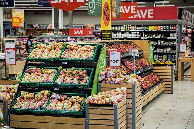 Россияне повысили расходы на базовые продукты питания