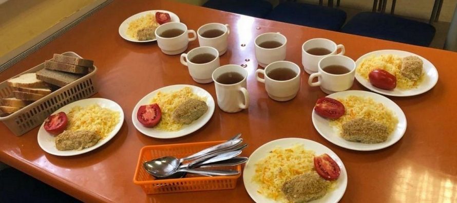 Школьники Выборгского района получат завтраки за 20 рублей