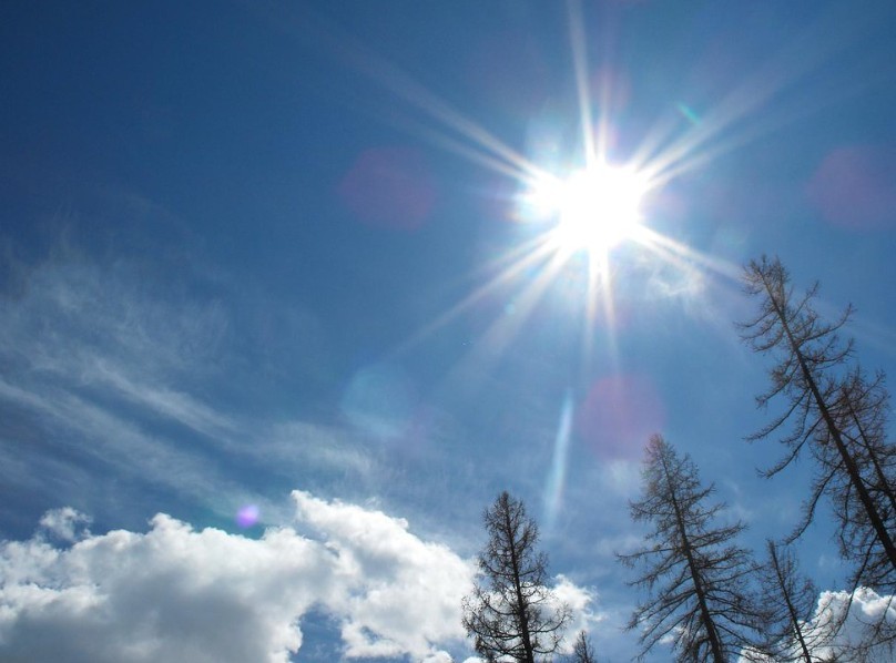 Ученые выяснили, что пребывание на ярком солнце разрушает микробиом кожи