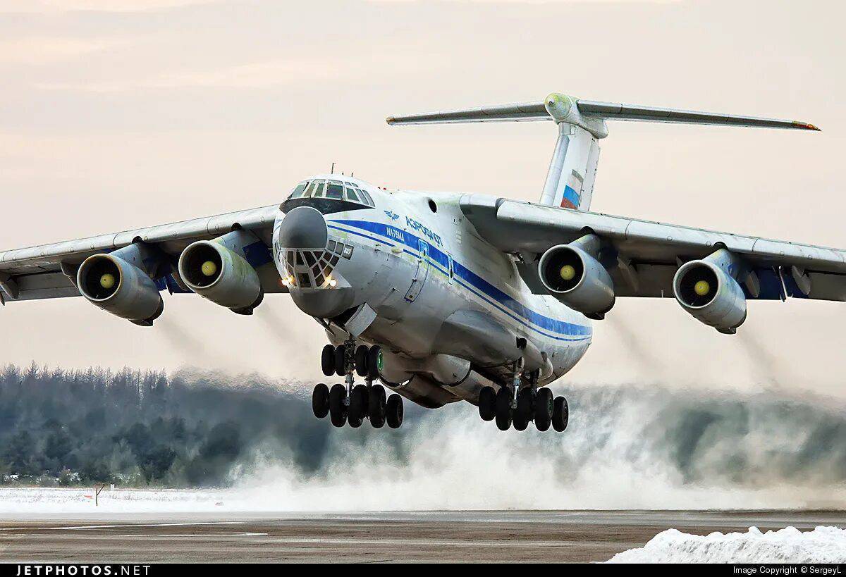 Самолеты МО РФ доставили в Оренбургскую область свыше 90 тонн гуманитарного груза
