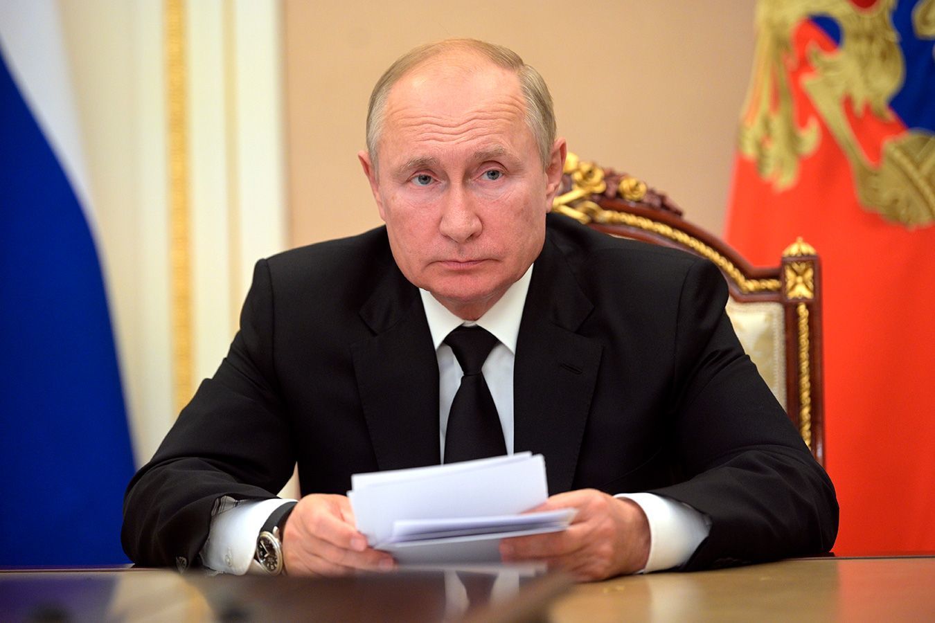 Путин заявил, что намерен заняться выравниванием заработной платы для работников социальных сфер