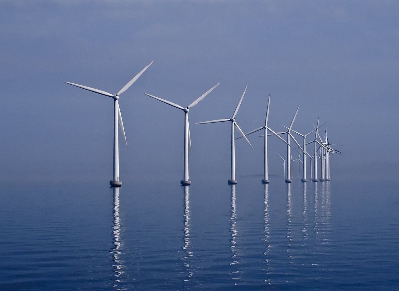 Bloomberg сообщает о растущей нехватке судов для установки морских ветряных турбин
