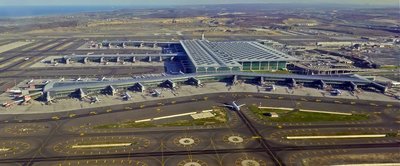 Ливни привели к задержкам и отменам рейсов в аэропортах Стамбула и ряда курортов