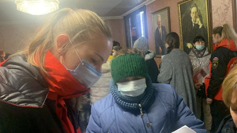 Петербуржцы помогают эвакуированным жителям Донбасса