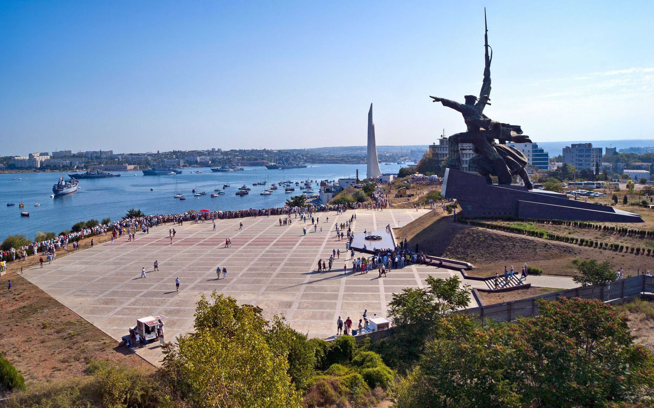 В Севастополе работает сигнал воздушной тревоги, сообщил губернатор региона