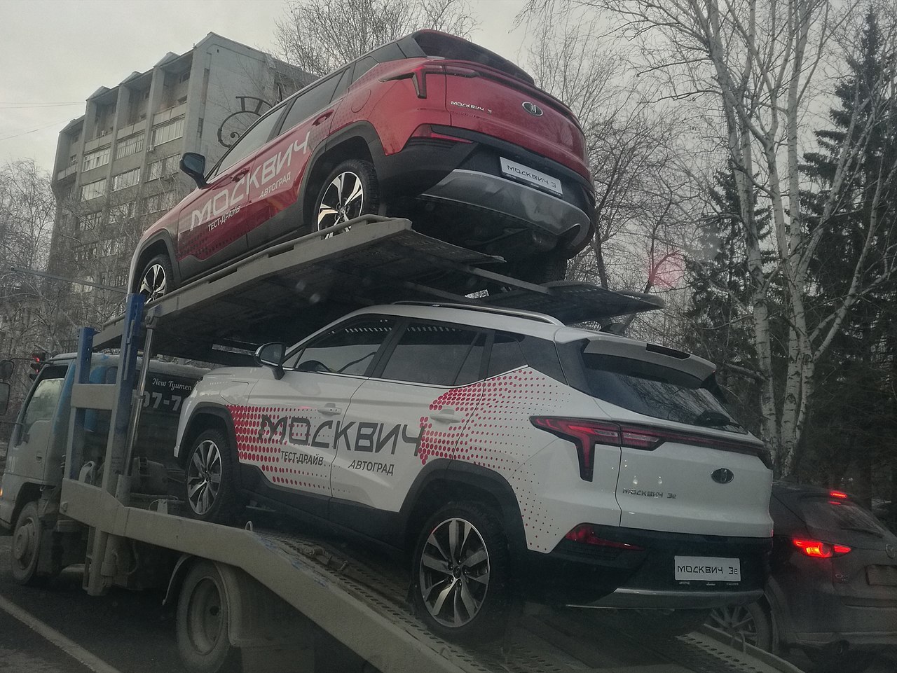Россияне начали массово скупать автомобили 
